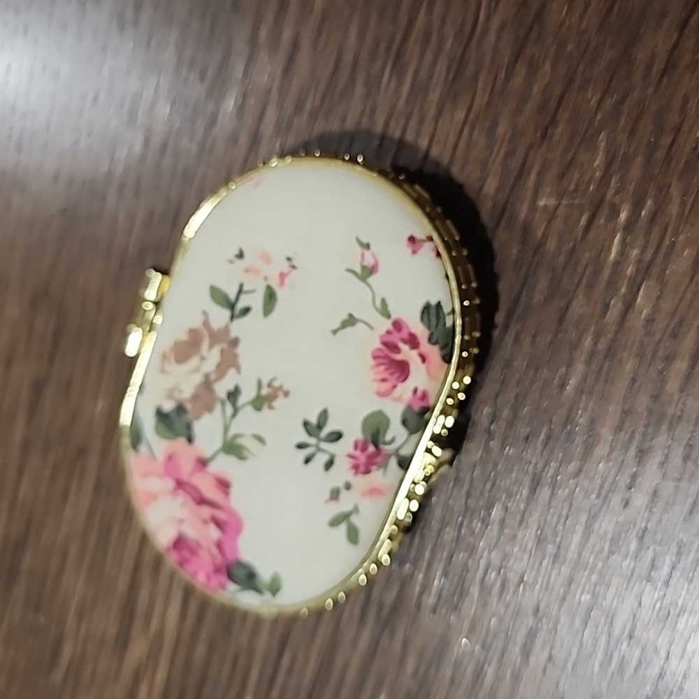 Floral Makeup Compact Mirror. - Picture 2 of 2